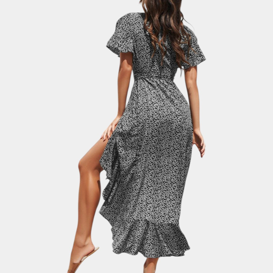 Dames wikkeljurk met V-hals, speelse print en asymmetrische rok – perfect voor zomer, strand en tuinfeest