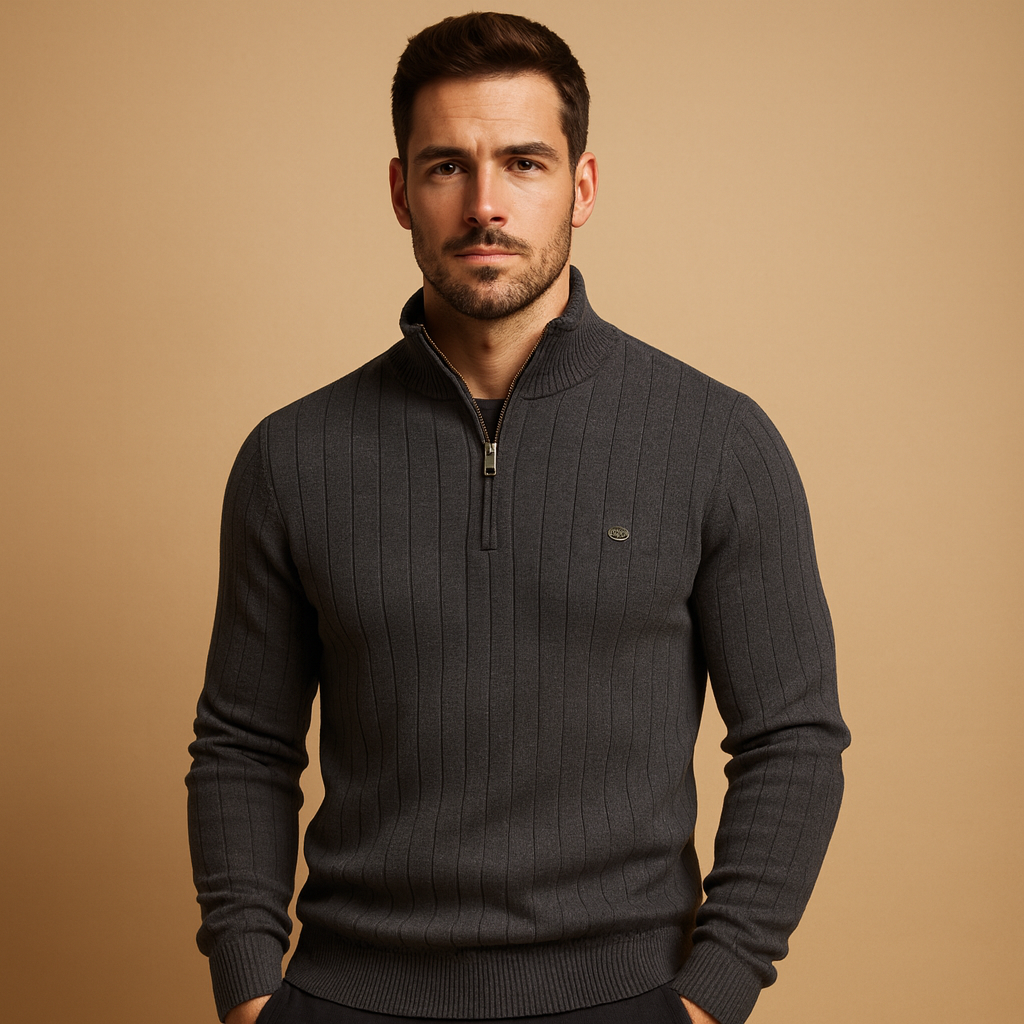 Gebreide heren trui met halve rits en hoge kraag, warme stof en slanke pasvorm. Ideaal voor casual en elegante looks in de herfst en winter.
