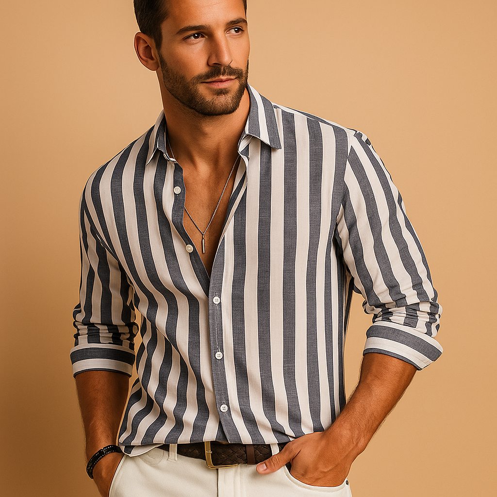 Herenoverhemd met blauw-wit gestreept patroon, moderne pasvorm en lange mouwen, geschikt voor formele en casual gelegenheden.