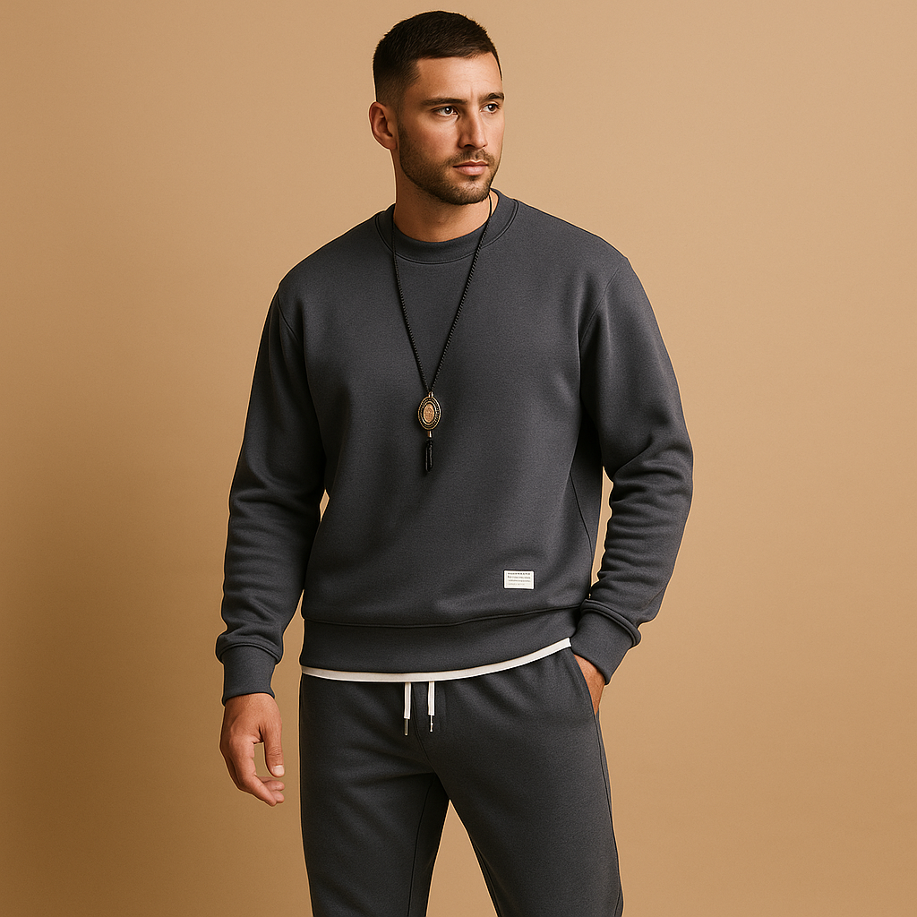 Joggingpak voor heren met sweater en jogging jeans, ideaal voor casual dagen en comfortabele momenten thuis of buiten.