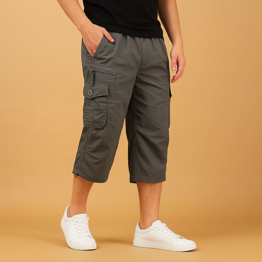 Lange katoenen cargo short voor heren in ademend materiaal met meerdere zakken, ideaal voor zomerse outdoor activiteiten of casual outfits.