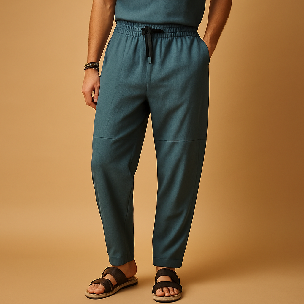 Losvallende katoenen-linnen herenbroek in neutrale kleuren, ideaal voor zomerse dagen en dagelijks gebruik met ademend draagcomfort.