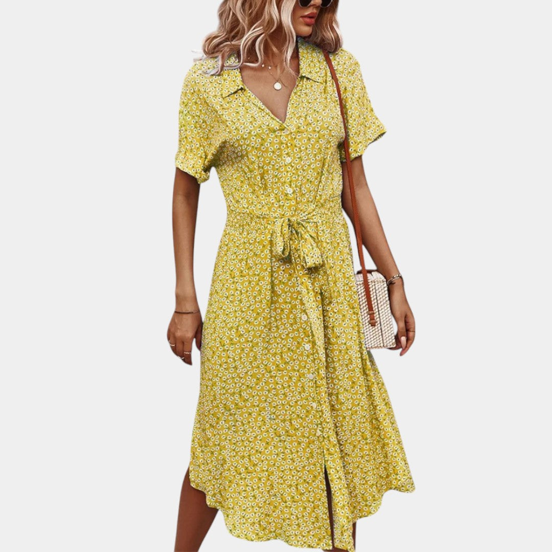 Dames midi-jurk met bloemenprint, korte mouwen en flatterende pasvorm, ideaal voor zomerse dagen en casual gelegenheden.