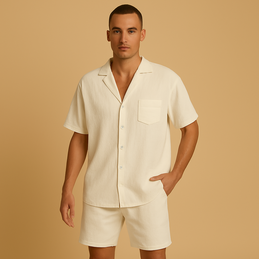 Herenset met V-hals shirt en elastische shorts, ideaal voor informele zomerse dagen, ontspanning en dagelijks comfort.