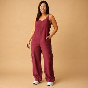 Stijlvolle denim jumpsuit voor dames met diepe V-hals, open rug en rechte pijpen – ideaal voor casual dagen of festivals.