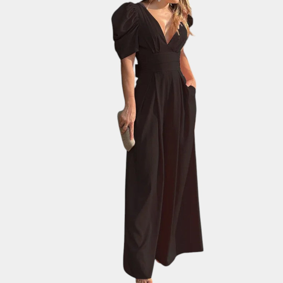 Lange dames jumpsuit met getailleerde pasvorm en elegant ontwerp, perfect voor gala’s, diners en formele evenementen. Beschikbaar in vijf stijlvolle kleuren.