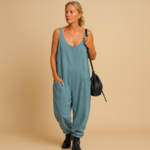 Zomerjurk voor dames met wijde pasvorm in luchtige stof, ideaal voor casual uitjes en warme zomerdagen.