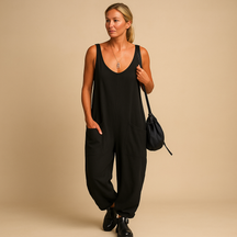 Zomerjurk voor dames met wijde pasvorm in luchtige stof, ideaal voor casual uitjes en warme zomerdagen.