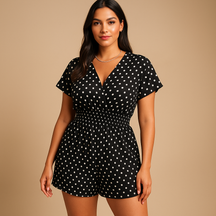 Dames jumpsuit met polkadotprint en zakken in donkerblauw, blauw en zwart – perfect voor zomerse casual dagen of een avondje uit.