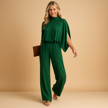 Stijlvolle dames jumpsuit met lange mouwen en wijde broekspijpen, perfect voor zowel formele gelegenheden als casual momenten.