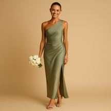 Elegante asymmetrische damesjurk met split, nauwsluitende pasvorm en luxe uitstraling – ideaal voor formele gelegenheden en avondfeesten