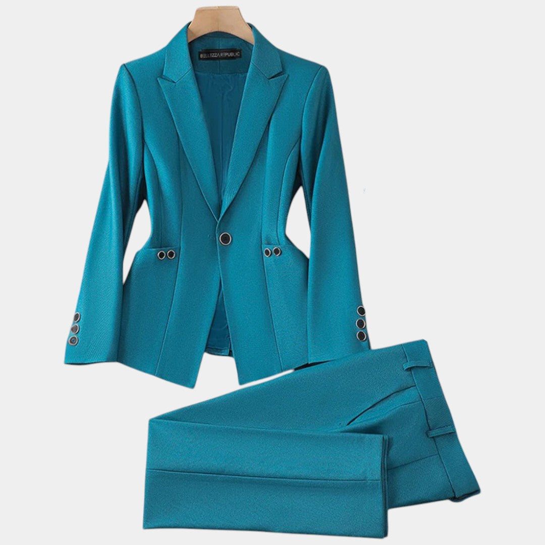 Dames blazer set met bijpassende broek in elegante stijl, ideaal voor zakelijke gelegenheden en formele events.