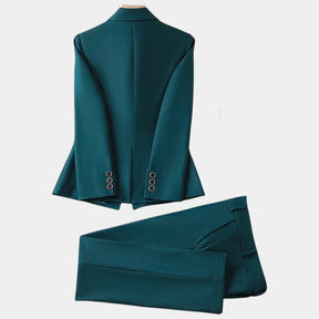 Dames blazer set met bijpassende broek in elegante stijl, ideaal voor zakelijke gelegenheden en formele events.
