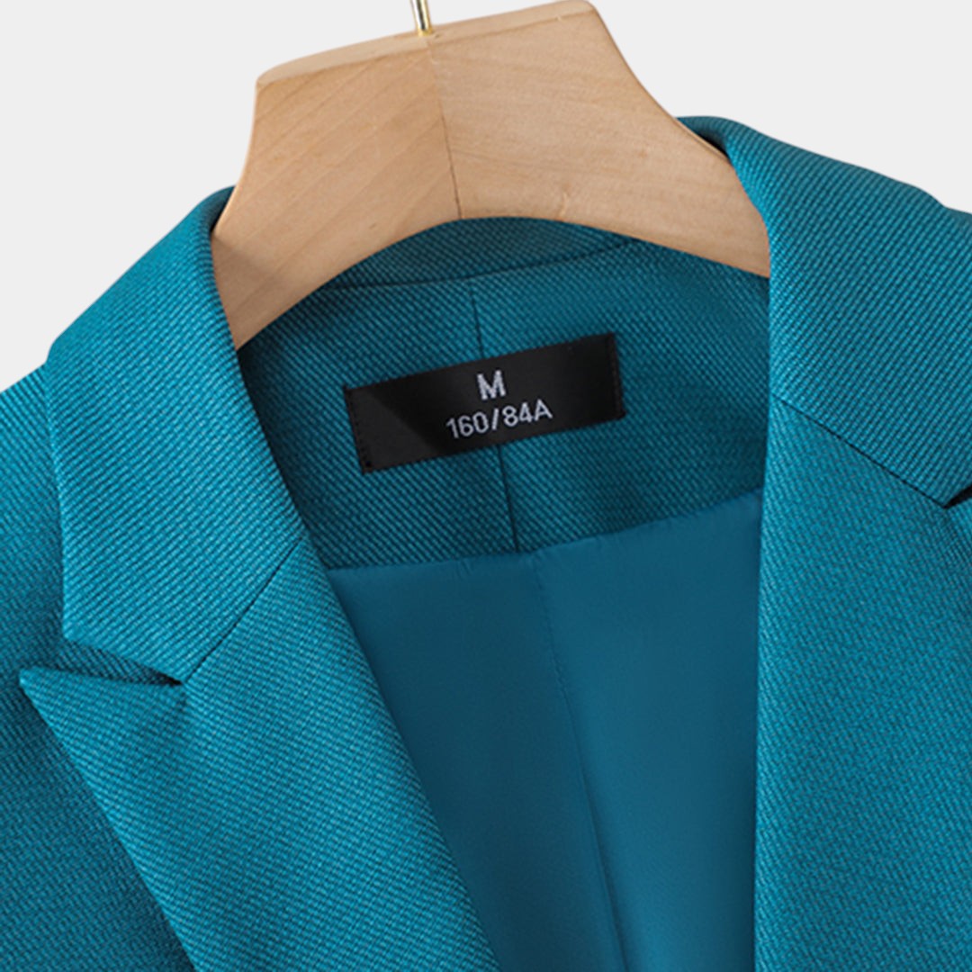 Dames blazer set met bijpassende broek in elegante stijl, ideaal voor zakelijke gelegenheden en formele events.