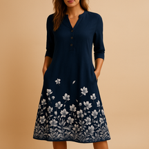 Luchtige dames bloemenjurk met comfortabel model en vrouwelijk bloemmotief, ideaal voor zomerse casual of feestelijke gelegenheden