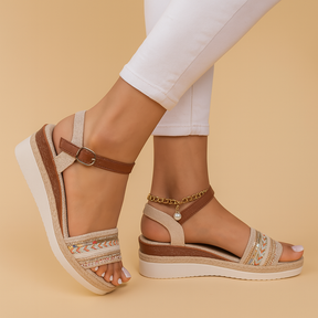 Boho sleehak sandalen voor dames met kralen en geweven details, ideaal voor zomerse outfits en dagelijks gebruik.
