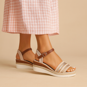 Boho sleehak sandalen voor dames met kralen en geweven details, ideaal voor zomerse outfits en dagelijks gebruik.