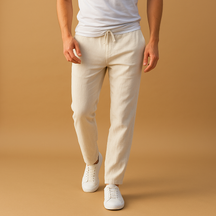 Casual herenbroek van ademend katoen met elastische tailleband in diverse kleuren, perfect voor dagelijks comfort en relaxte outfits.