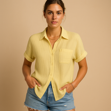 Dames casual polo met korte mouwen, klassieke polokraag en borstzak, perfect voor zomerse dagen en informele gelegenheden