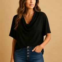 Luchtige dames blouse van chiffon met vleermuismouwen en V-hals in zachte kleuren, ideaal voor dagelijks gebruik of een avondje uit