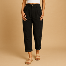 Dames corduroy broek met hoge taille, rechte pijpen en relaxed-fit pasvorm, ideaal voor herfstige dagen en casual chique outfits.