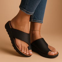 Corrigerende sandalen voor dames met anatomisch voetbed en verstelbare banden, ideaal voor dagelijks comfort en zomerse uitstapjes.