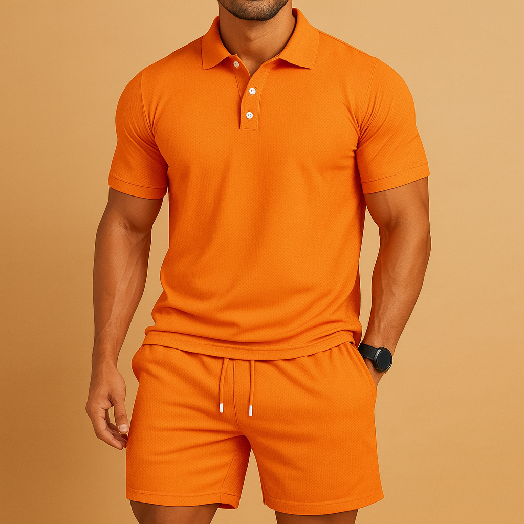 Sportieve herenset in effen kleur met ademende polo en korte mouwen, geschikt voor golf, strand en dagelijkse zomerse activiteiten.