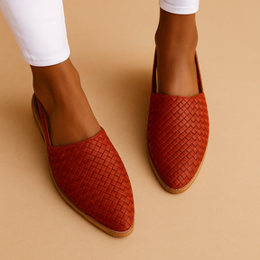 Damesflats met gesloten geweven neus en ademende pasvorm, ideaal voor werk of dagelijkse outfits met stijlvolle flair.