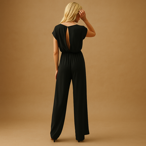 Elegante dames jumpsuit met diepe V-hals en luchtig silhouet, perfect voor zomerse dagen en stijlvolle gelegenheden.