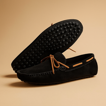 Elegante instappers voor heren met ademende afwerking, slip-on design en antislipzool – perfect voor dagelijks gebruik of formele gelegenheden.