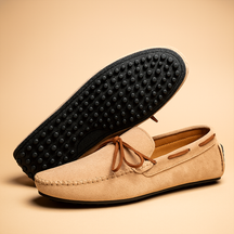 Elegante instappers voor heren met ademende afwerking, slip-on design en antislipzool – perfect voor dagelijks gebruik of formele gelegenheden.