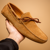 Elegante instappers voor heren met ademende afwerking, slip-on design en antislipzool – perfect voor dagelijks gebruik of formele gelegenheden.