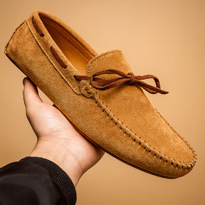 Elegante instappers voor heren met ademende afwerking, slip-on design en antislipzool – perfect voor dagelijks gebruik of formele gelegenheden.