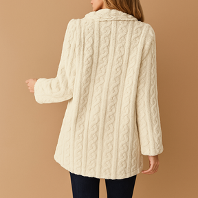 Elegante winterjas met getailleerd design voor dames in abrikoos, zwart, rood of wit. Warm, stijlvol en ideaal voor dagelijks gebruik of formele gelegenheden.