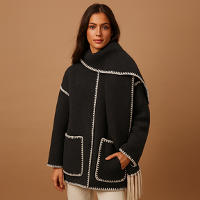 Elegante wintermantel voor dames met ceintuur en afneembare sjaal. Warme voering en tijdloos design, ideaal voor dagelijks gebruik en formele gelegenheden.