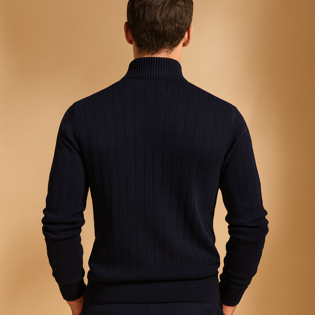 Gebreide heren trui met halve rits en hoge kraag, warme stof en slanke pasvorm. Ideaal voor casual en elegante looks in de herfst en winter.