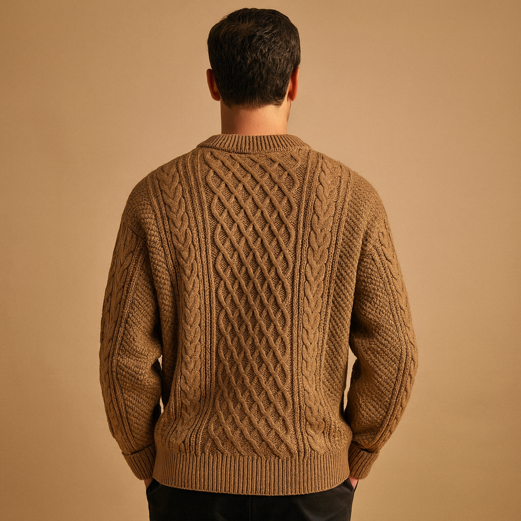 Gebreide wintertrui voor heren met ronde hals en losse pasvorm, ideaal voor koude dagen. Tijdloos ontwerp voor dagelijks gebruik en casual outfits.