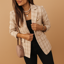 Geruite damesblazer met double-breasted design en lange mouwen, perfect voor zakelijke of casual looks.