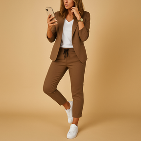 Dames set met blazer en pantalon in lavendel, zwart en beige – ideaal voor formele gelegenheden, werk en stijlvolle avonden.