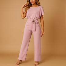 Dames jumpsuit met halternek, open rug en glitterstof – ideaal voor feestjes, gala’s en elegante gelegenheden.