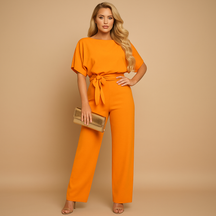 Dames jumpsuit met halternek, open rug en glitterstof – ideaal voor feestjes, gala’s en elegante gelegenheden.