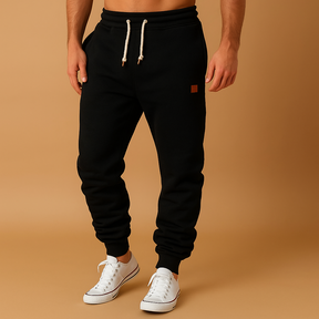 Comfortabele joggingbroek voor heren van katoenmix met verstelbare tailleband en zijzakken, perfect voor sport of ontspanning.