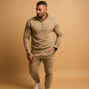 Joggingpak voor heren met halve rits trui en joggingbroek, beschikbaar in zwart, grijs, wit en khaki – ideaal voor thuis of onderweg.
