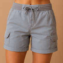 Klassieke dames cargoshort van licht en ademend materiaal met functionele zakken, perfect voor zomerse dagen en casual outfits