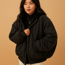 Korte winterjas met capuchon voor dames in zwart, blauw en wit, met warme voering en moderne pasvorm voor dagelijks gebruik in koude dagen.