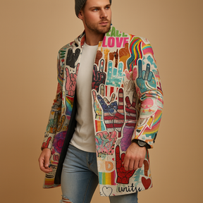 Lange herenmantel met opvallend grafisch design, moderne pasvorm en veelzijdige stijl, ideaal voor dagelijks gebruik en speciale gelegenheden.