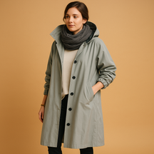 Lange waterdichte regenjas voor dames met verstelbare taille, capuchon en ceintuur in groen, beige of zwart.