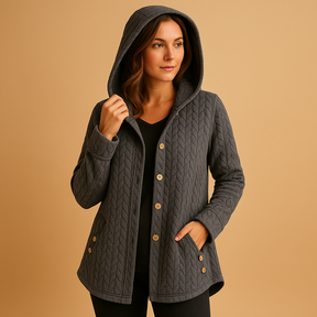 Lange winterjas voor dames met capuchon en knoopsluiting. Elegant, warm en duurzaam. Perfect voor dagelijks gebruik en stijlvolle winterlagen.