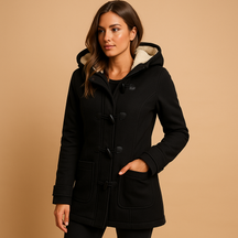 Lange winterjas met capuchon voor dames, windbestendig met moderne snit. Comfortabel en elegant, ideaal voor koude dagen en avondwandelingen.