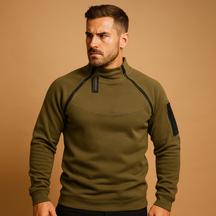 Lichte heren trui met ronde hals, zachte en flexibele stof, regular fit en minimalistisch design. Perfect voor dagelijks gebruik in alle seizoenen.